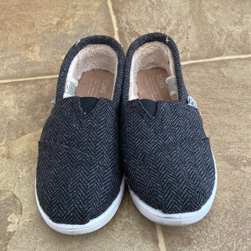 Toms Youth lined shoes size 13.5Y